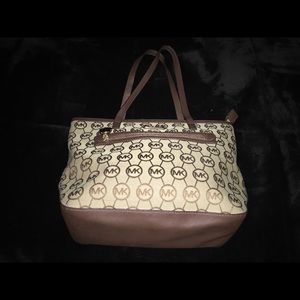 Michael Kors Signature Jet Set Tote